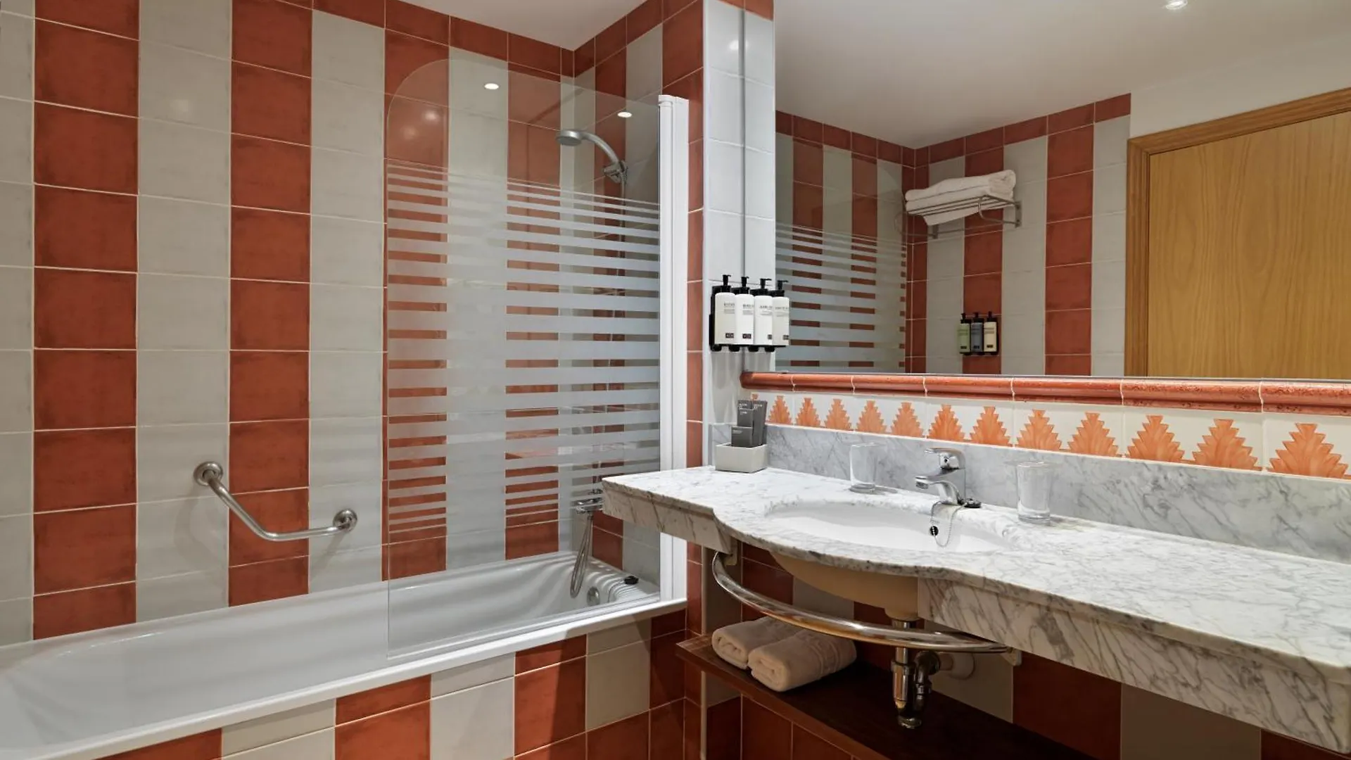 Отель H10 Salauris Palace Салоу